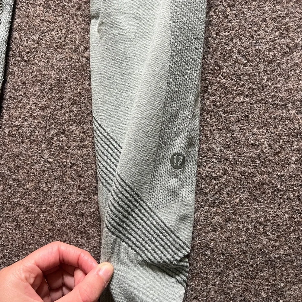 Lululemon Aerial Silk Tight Grey Sage Green Seamless Knit Leggings 28” Size 2_7